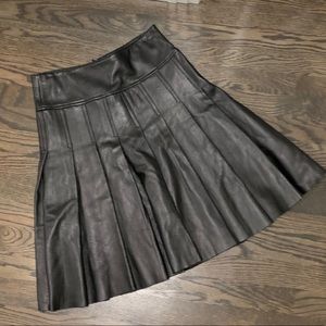 Black pleated leather skirt 00